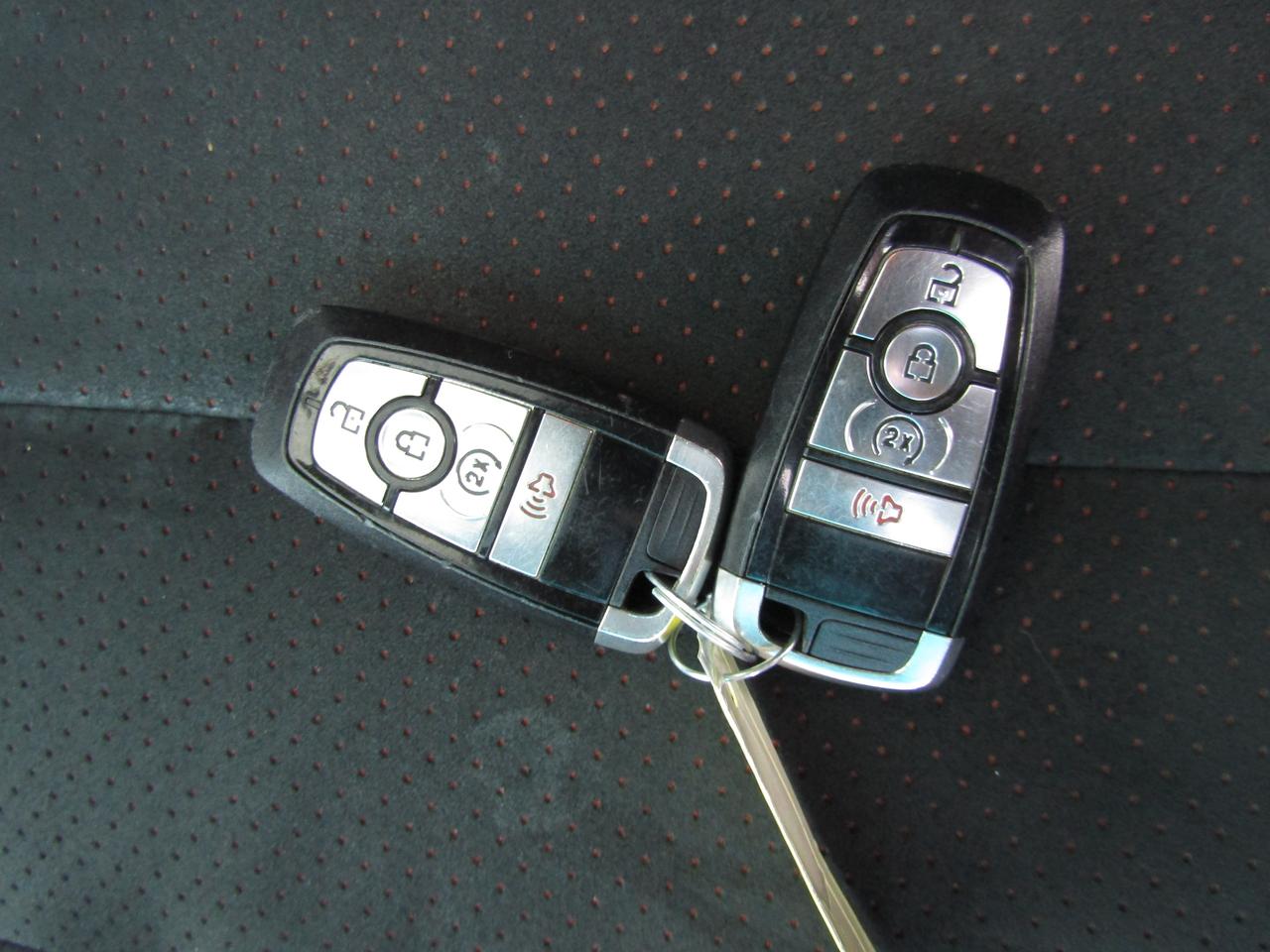 2018 Ford Explorer XLT, AWD, 7Pass, Navi, Pano, Leather, Camera, *Certified* Photo