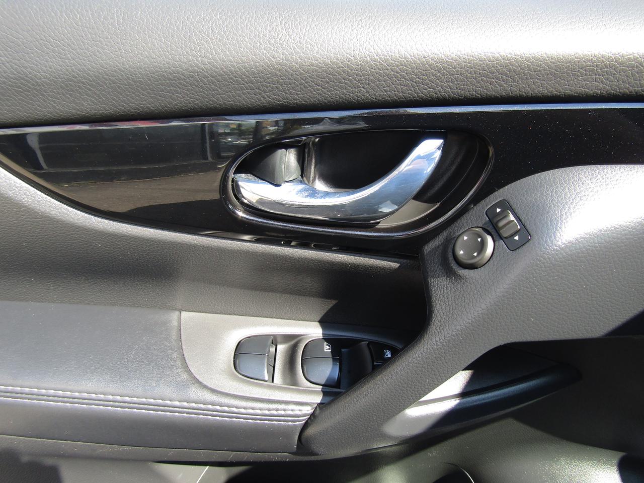 2020 Nissan Qashqai SV, Sunroof, Camera, Heated Seats, Bluetooth, Alloy, *One Owner*Certified* Photo