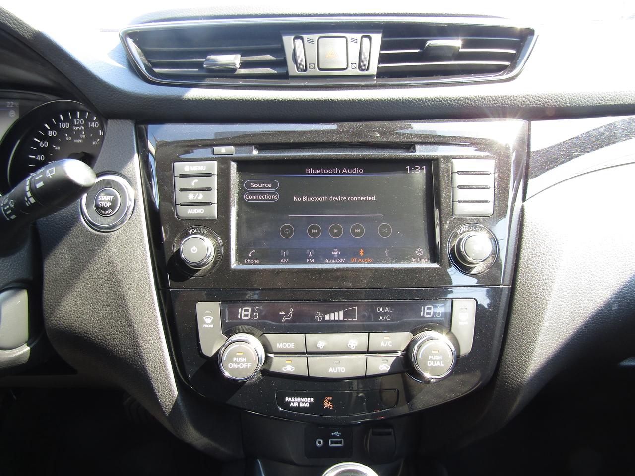 2020 Nissan Qashqai SV, Sunroof, Camera, Heated Seats, Bluetooth, Alloy, *One Owner*Certified* Photo