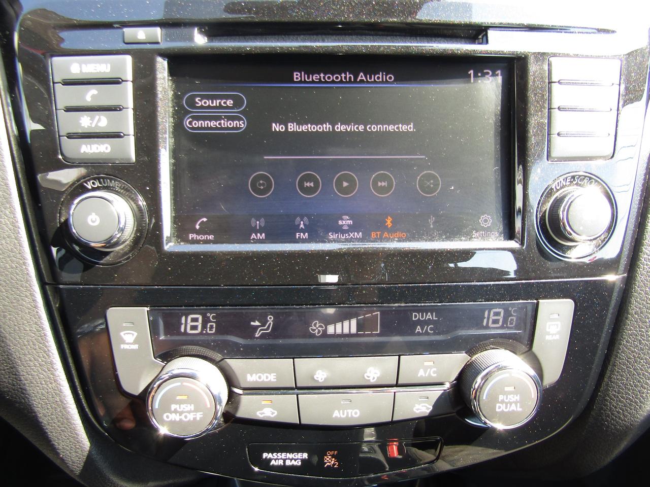 2020 Nissan Qashqai SV, Sunroof, Camera, Heated Seats, Bluetooth, Alloy, *One Owner*Certified* Photo