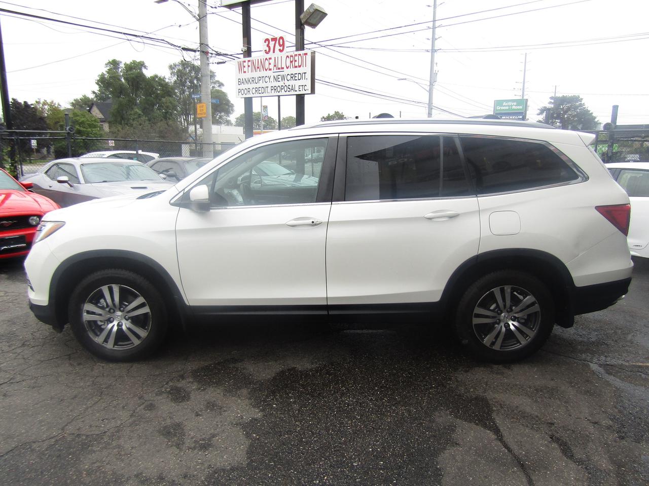 2017 Honda Pilot EX, 7 Pass, AWD, Sunroof, Camera, Lane Assist, Collision Warning, *Certified* Photo3