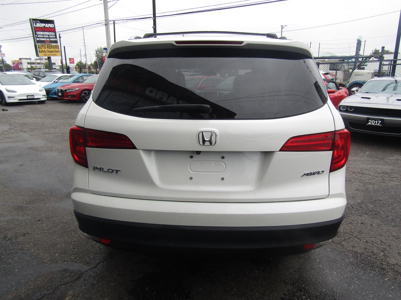 2017 Honda Pilot EX, 7 Pass, AWD, Sunroof, Camera, Lane Assist, Collision Warning, *Certified* Photo