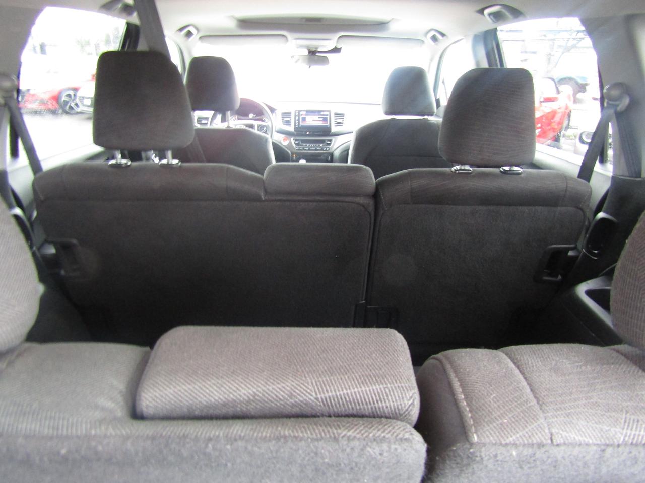 2017 Honda Pilot EX, 7 Pass, AWD, Sunroof, Camera, Lane Assist, Collision Warning, *Certified* Photo