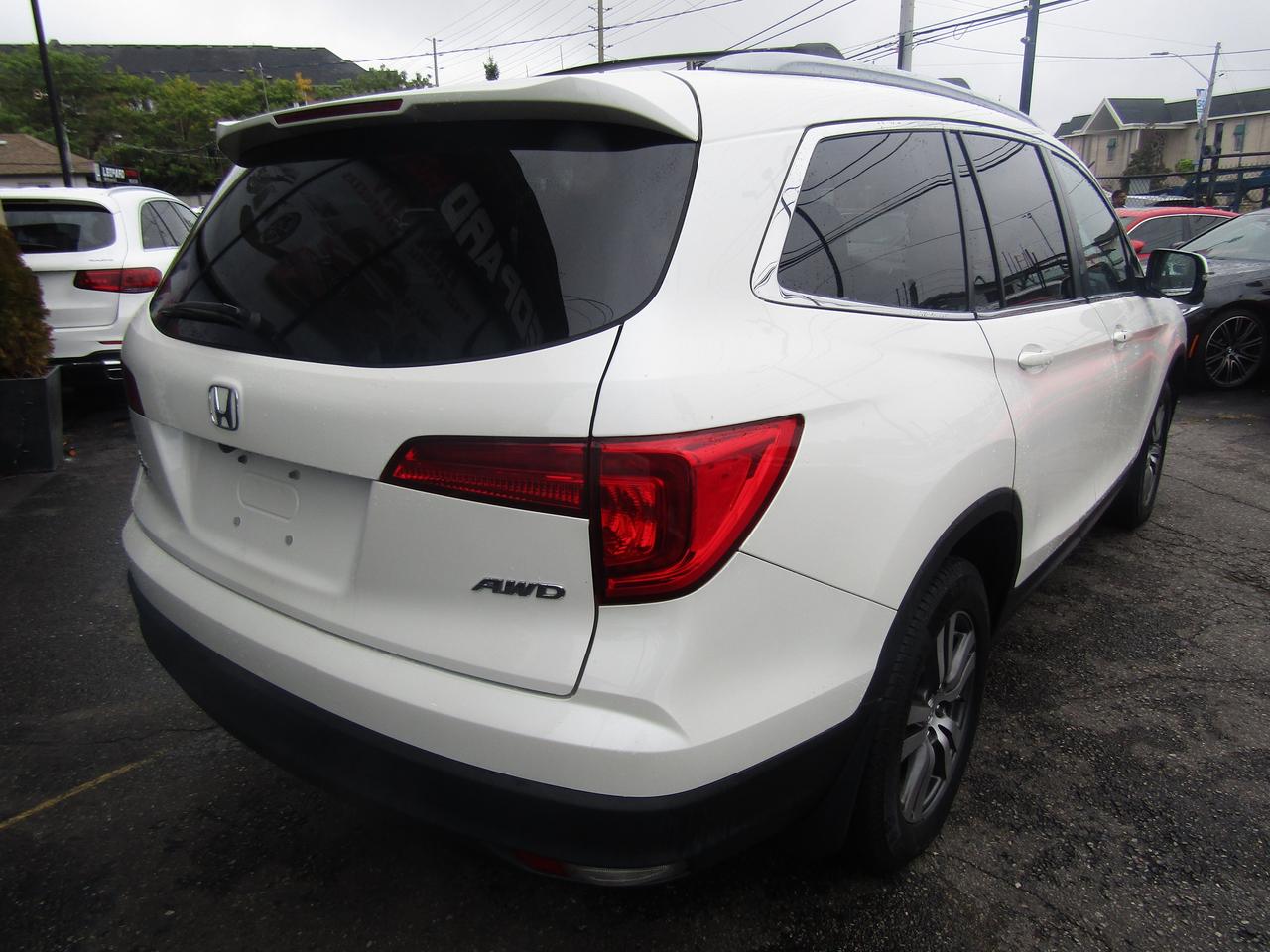 2017 Honda Pilot EX, 7 Pass, AWD, Sunroof, Camera, Lane Assist, Collision Warning, *Certified* Photo