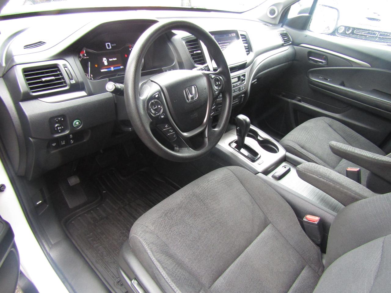 2017 Honda Pilot EX, 7 Pass, AWD, Sunroof, Camera, Lane Assist, Collision Warning, *Certified* Photo