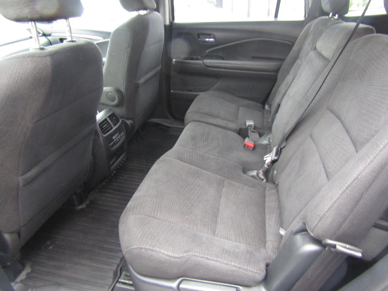 2017 Honda Pilot EX, 7 Pass, AWD, Sunroof, Camera, Lane Assist, Collision Warning, *Certified* Photo