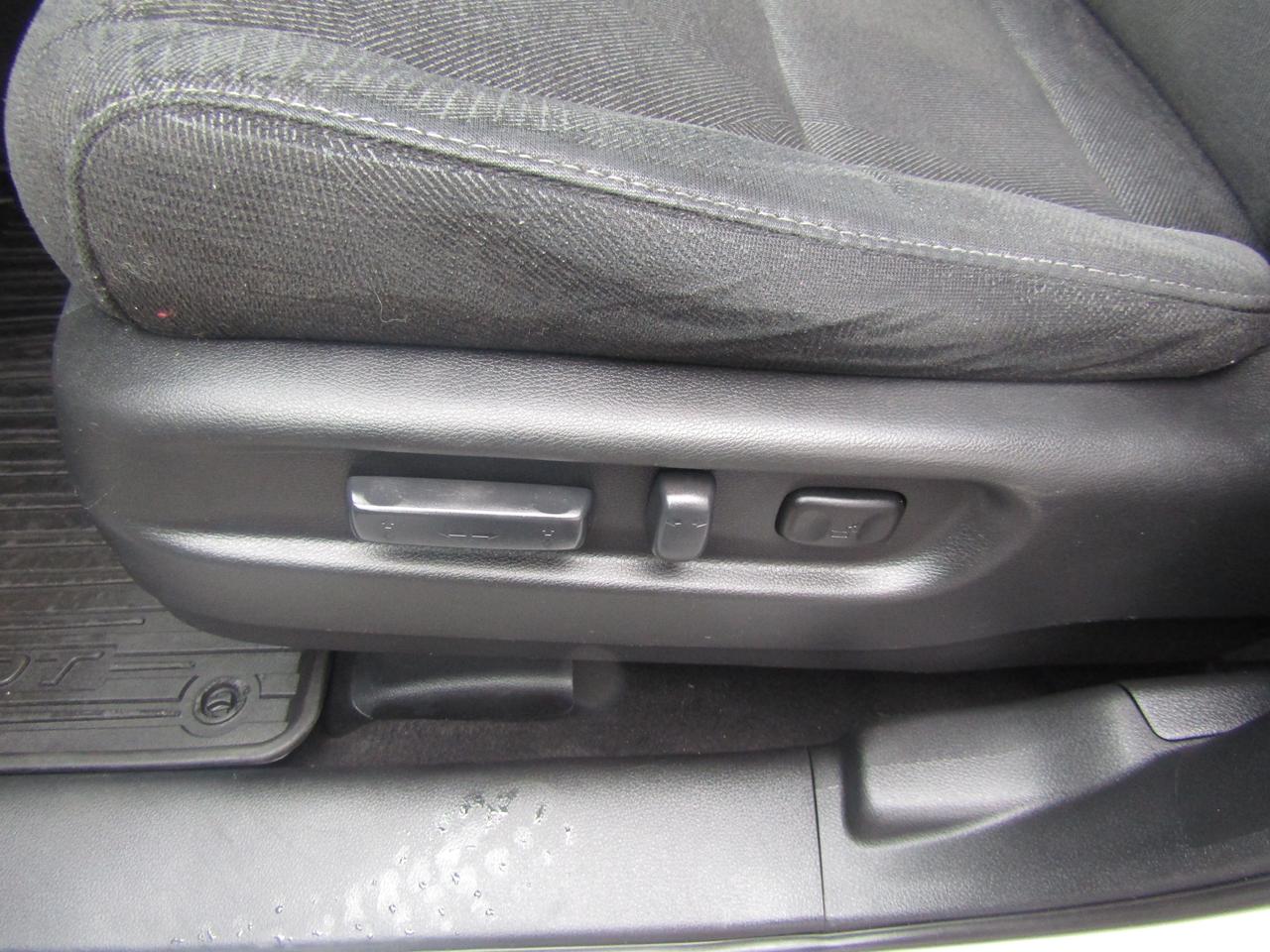 2017 Honda Pilot EX, 7 Pass, AWD, Sunroof, Camera, Lane Assist, Collision Warning, *Certified* Photo