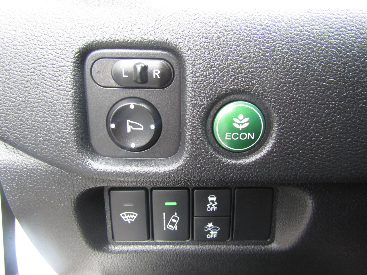 2017 Honda Pilot EX, 7 Pass, AWD, Sunroof, Camera, Lane Assist, Collision Warning, *Certified* Photo