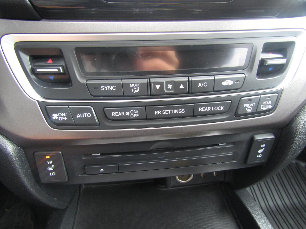 2017 Honda Pilot EX, 7 Pass, AWD, Sunroof, Camera, Lane Assist, Collision Warning, *Certified* Photo