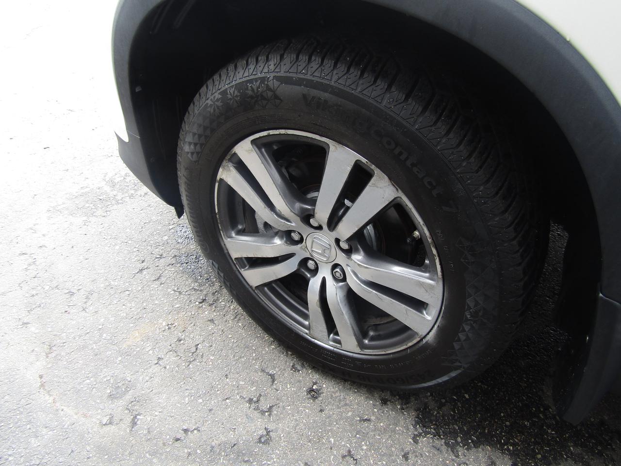 2017 Honda Pilot EX, 7 Pass, AWD, Sunroof, Camera, Lane Assist, Collision Warning, *Certified* Photo