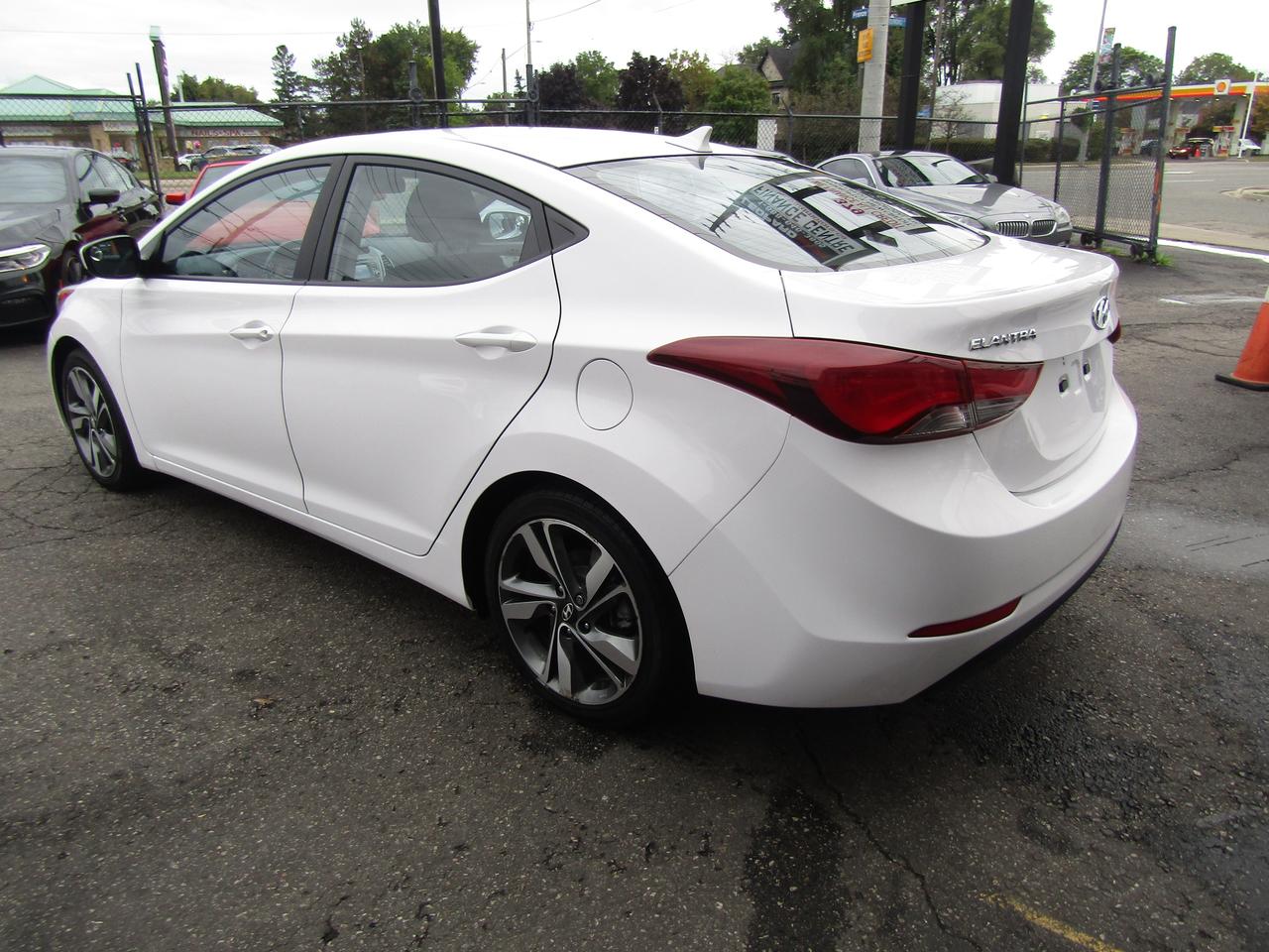 2015 Hyundai Elantra GLS, Sunroof, Camera, Bluetooth, Alloy , *Certified* Photo4