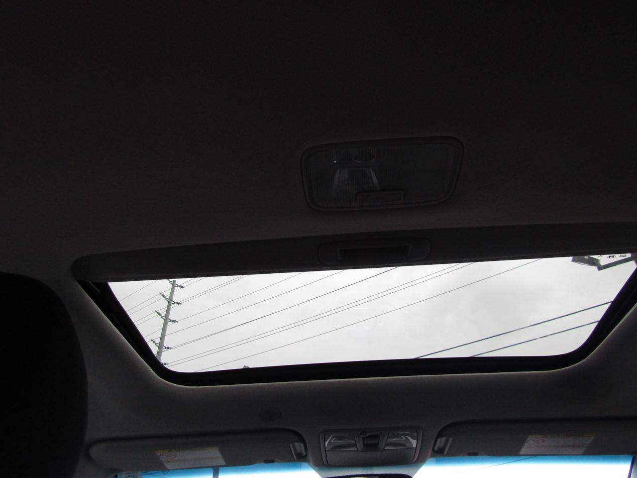 2015 Hyundai Elantra GLS, Sunroof, Camera, Bluetooth, Alloy , *Certified* Photo