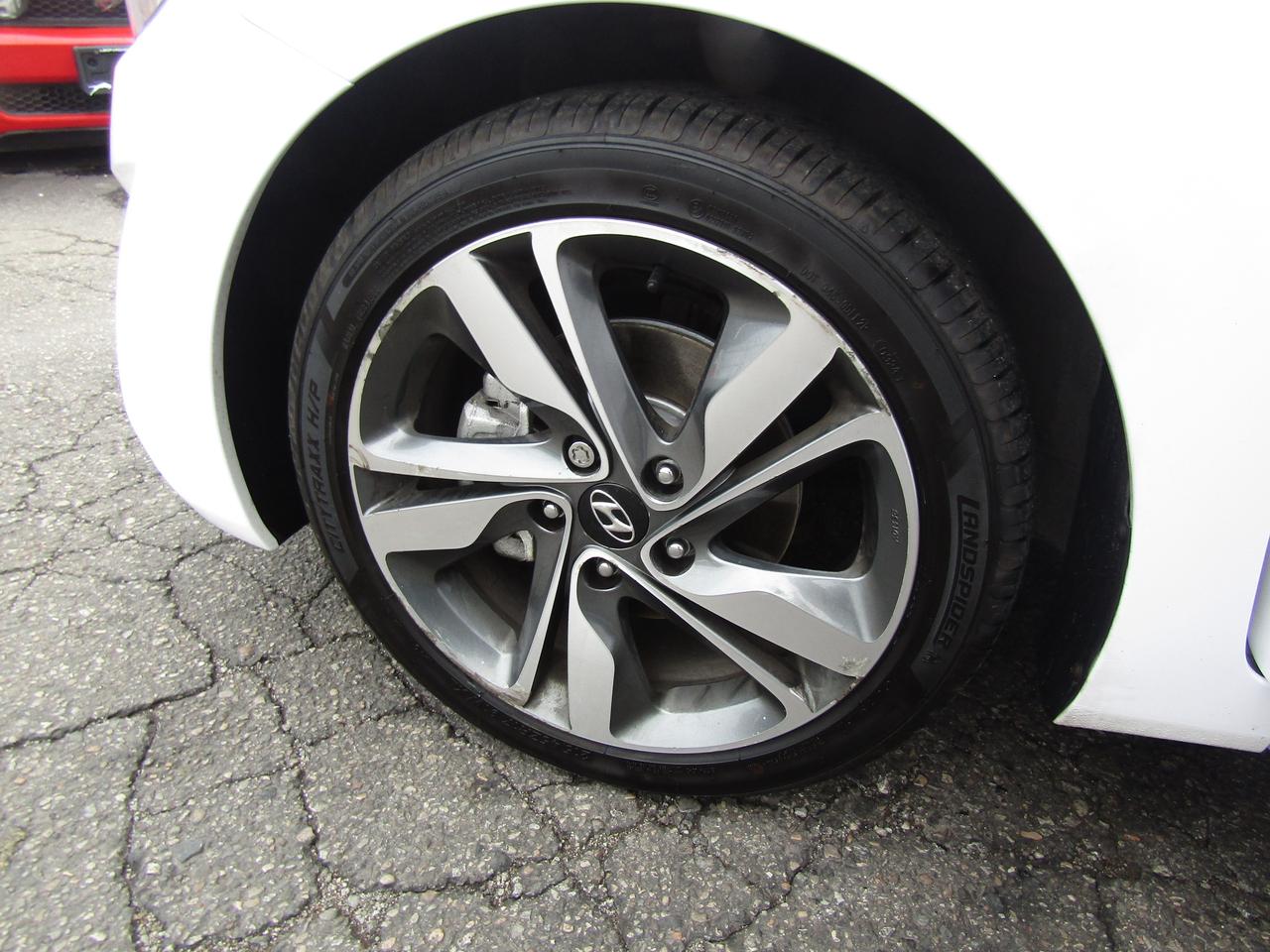 2015 Hyundai Elantra GLS, Sunroof, Camera, Bluetooth, Alloy , *Certified* Photo