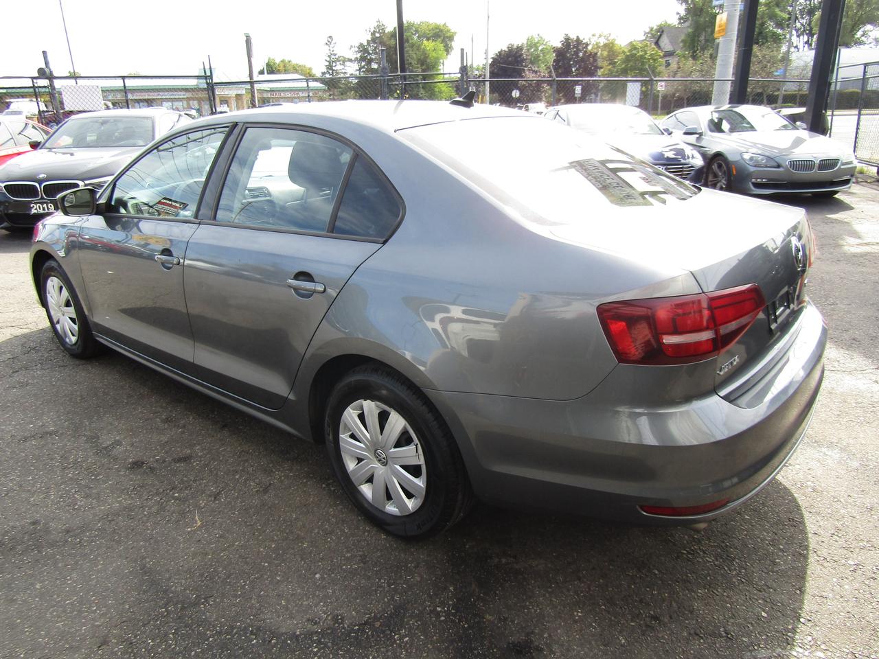 2017 Volkswagen Jetta Trendline, Camera, Auomtaic, Pwr Windows, Heated Seats, *Certified* Photo4