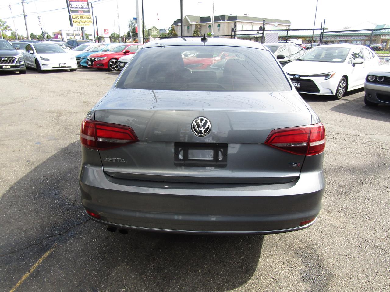2017 Volkswagen Jetta Trendline, Camera, Auomtaic, Pwr Windows, Heated Seats, *Certified* Photo