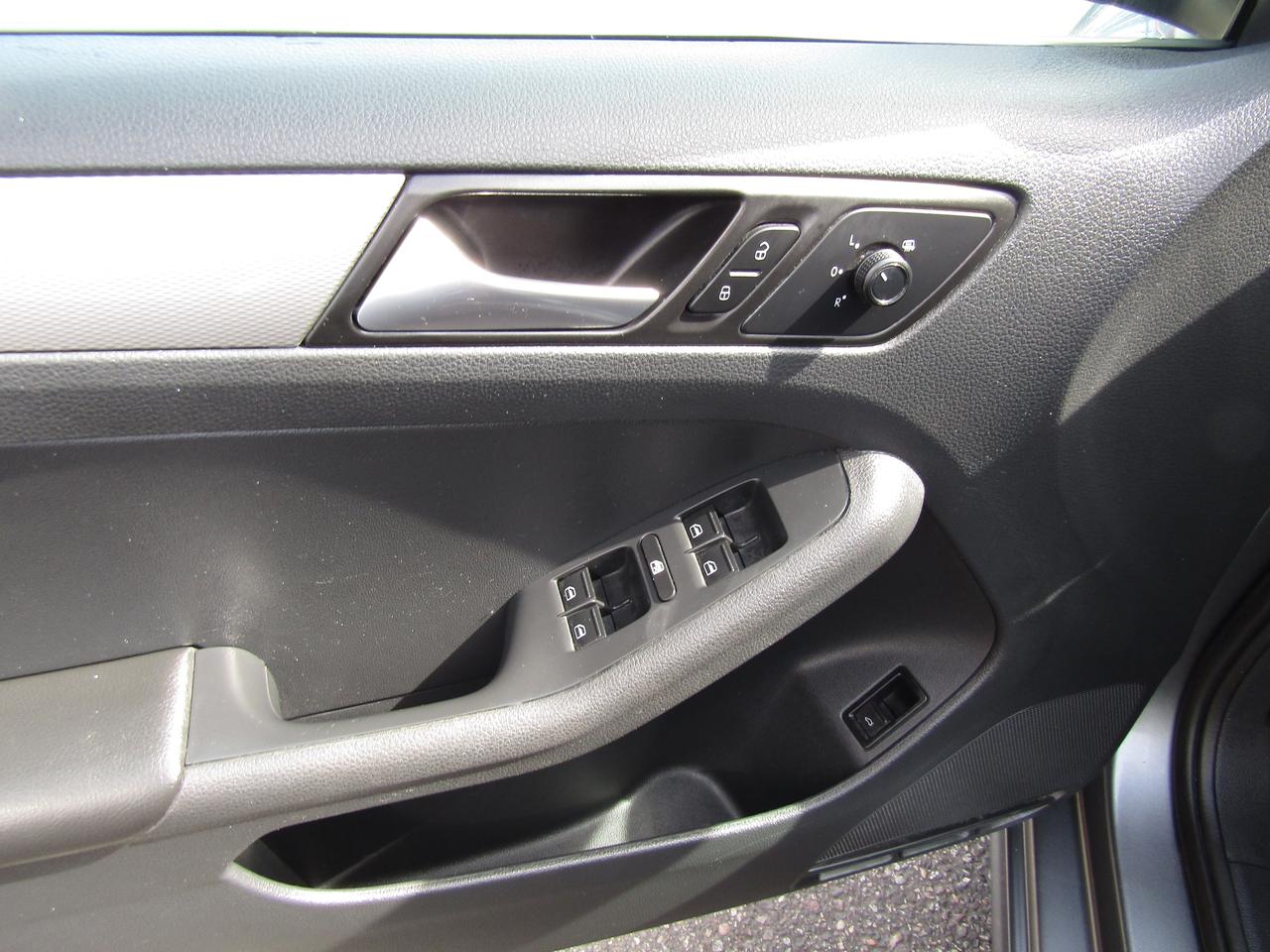 2017 Volkswagen Jetta Trendline, Camera, Auomtaic, Pwr Windows, Heated Seats, *Certified* Photo