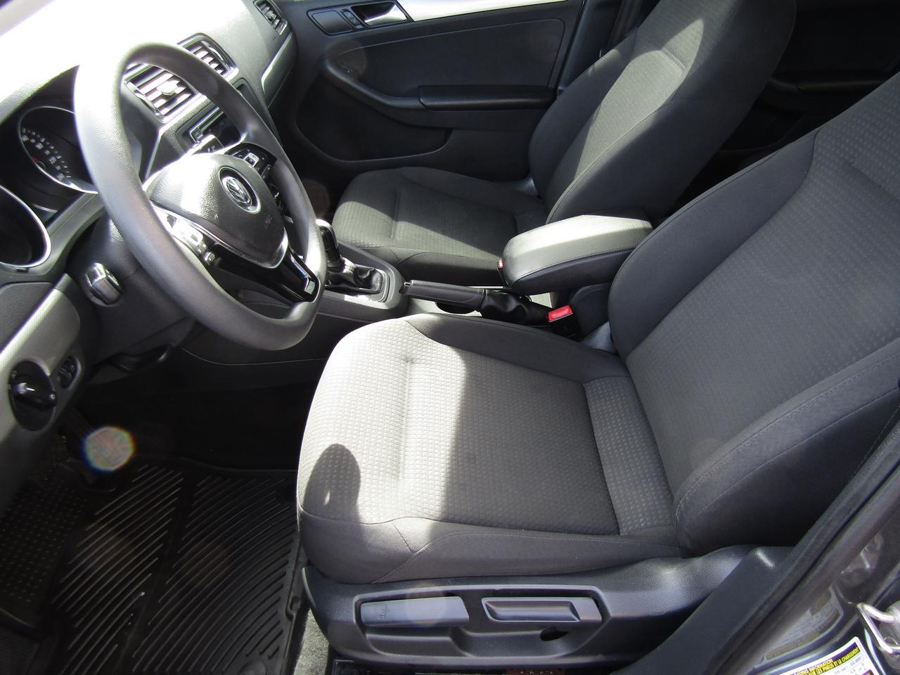 2017 Volkswagen Jetta Trendline, Camera, Auomtaic, Pwr Windows, Heated Seats, *Certified* Photo