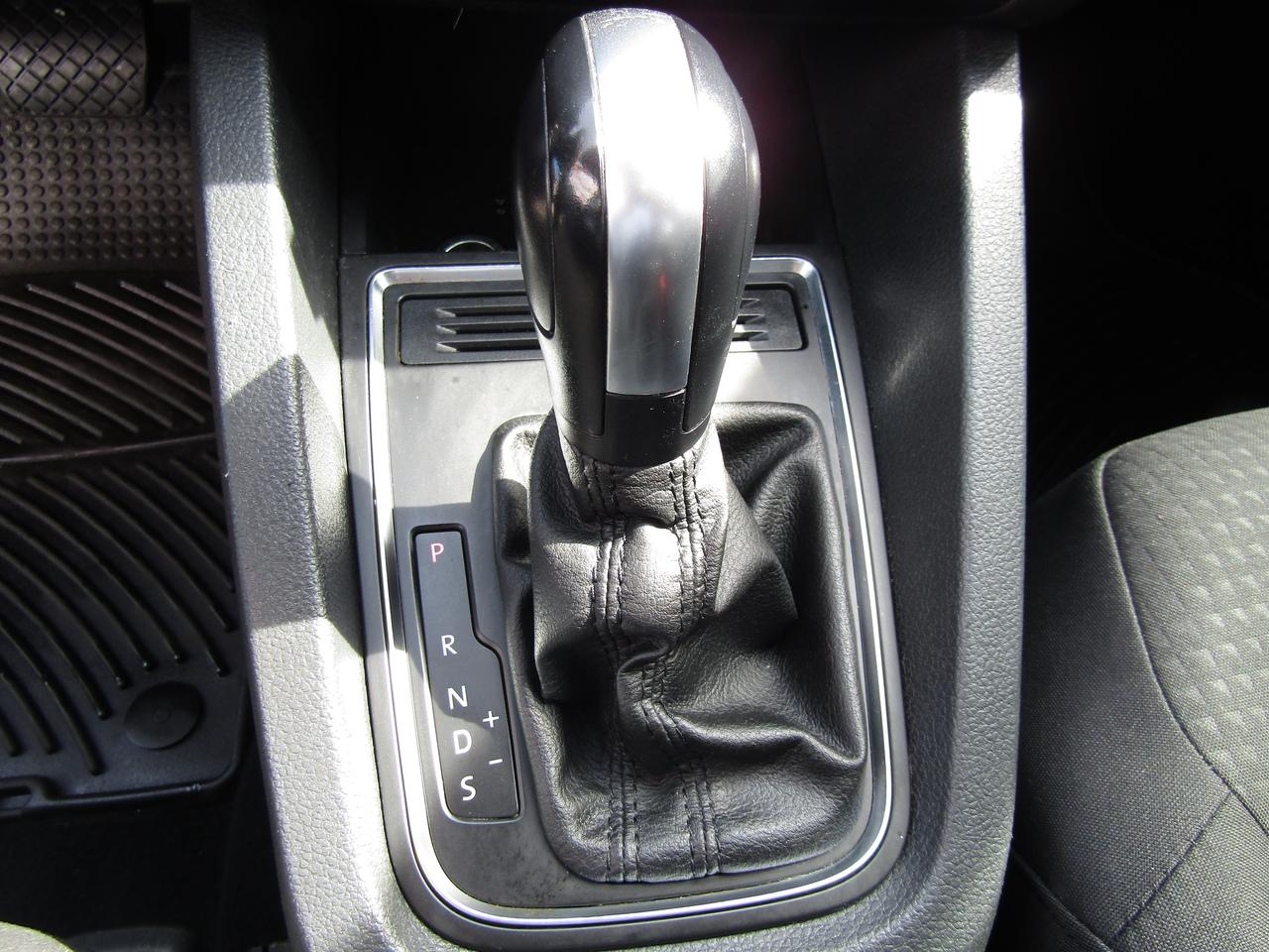 2017 Volkswagen Jetta Trendline, Camera, Auomtaic, Pwr Windows, Heated Seats, *Certified* Photo