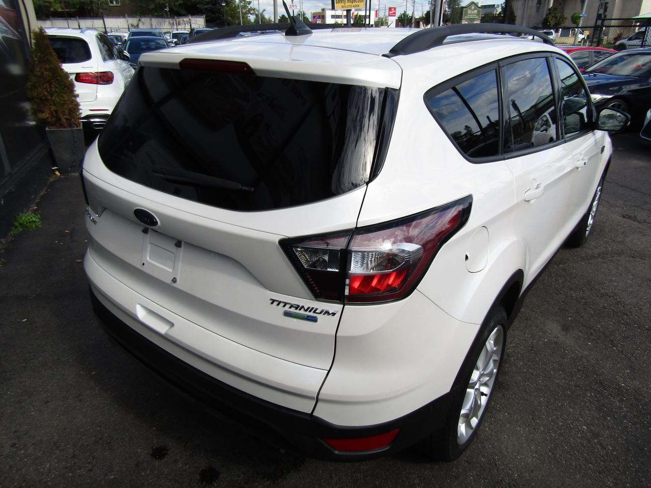 2018 Ford Escape Titanium, AWD, Navi, Pano, Blind Spot, Leather, Camera, *Certified* Photo