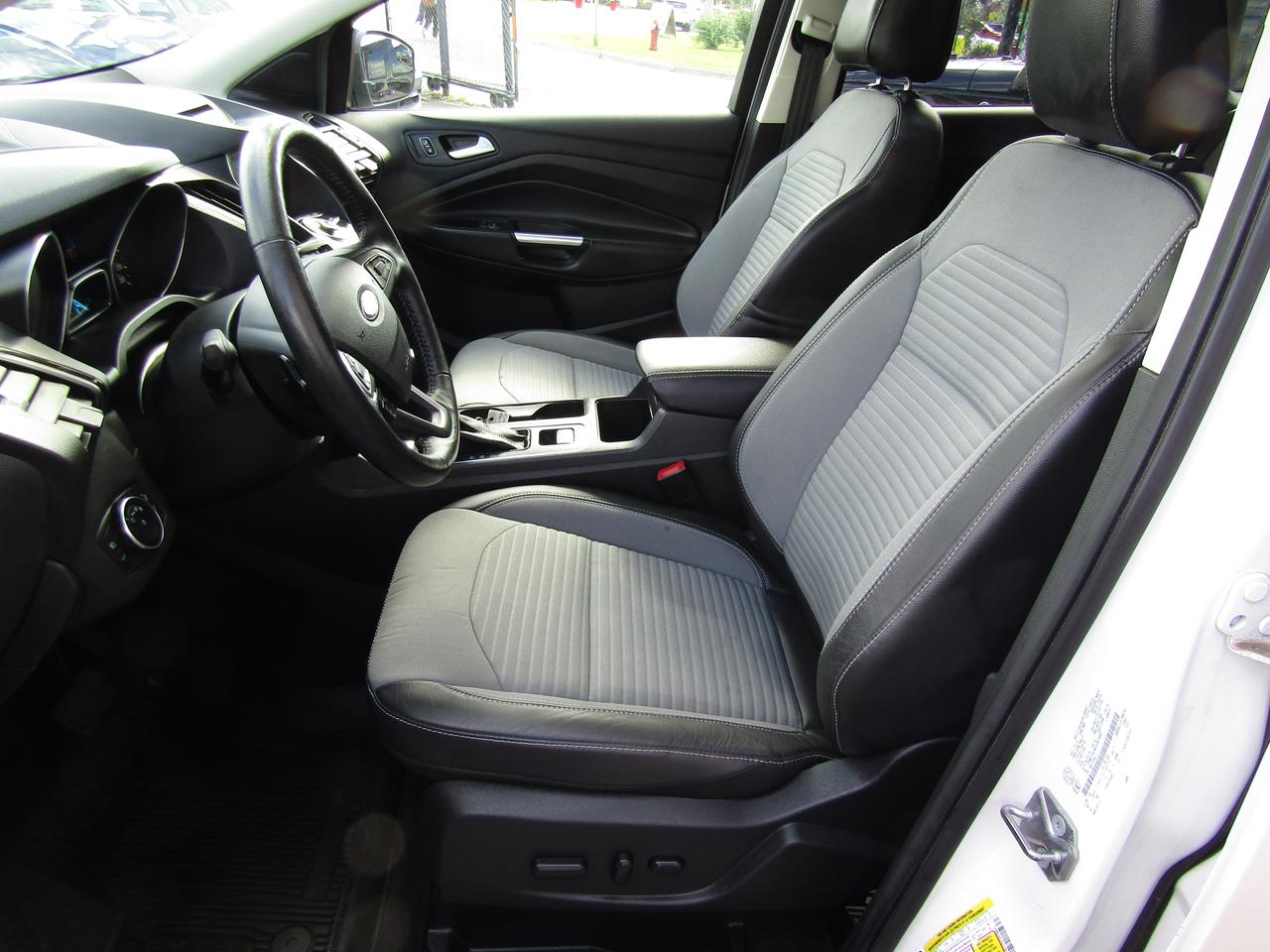 2018 Ford Escape Titanium, AWD, Navi, Pano, Blind Spot, Leather, Camera, *Certified* Photo