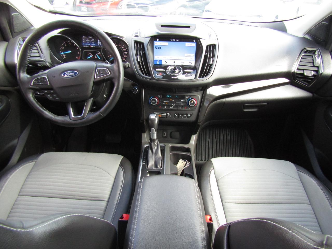 2018 Ford Escape Titanium, AWD, Navi, Pano, Blind Spot, Leather, Camera, *Certified* Photo