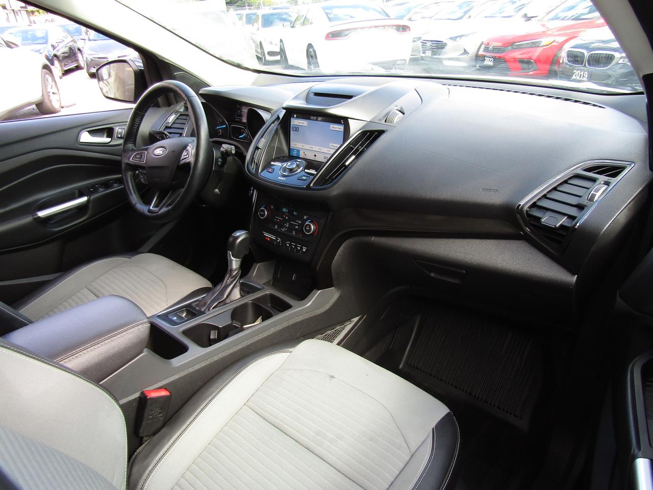 2018 Ford Escape Titanium, AWD, Navi, Pano, Blind Spot, Leather, Camera, *Certified* Photo