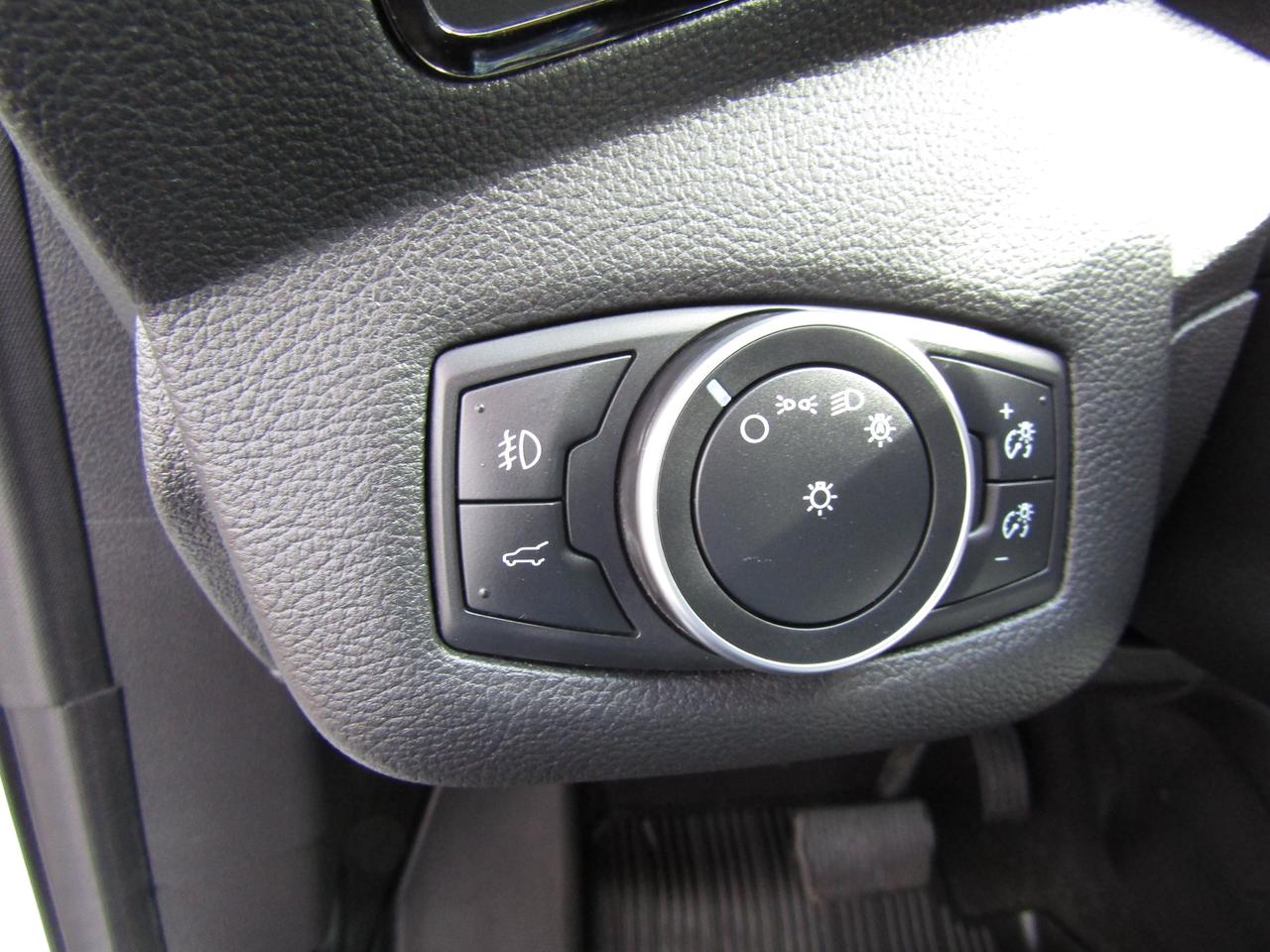 2018 Ford Escape Titanium, AWD, Navi, Pano, Blind Spot, Leather, Camera, *Certified* Photo