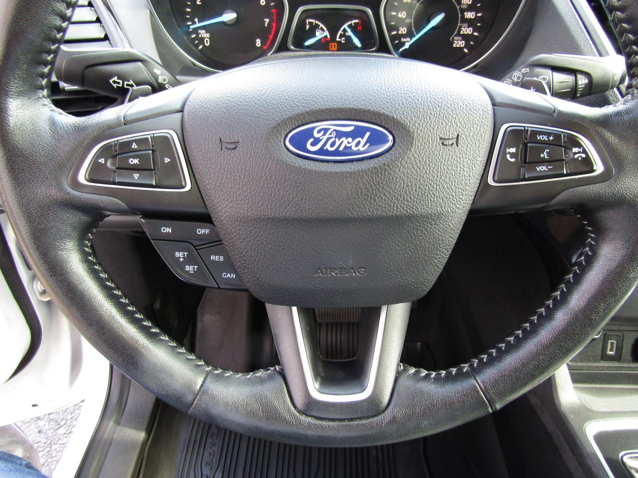 2018 Ford Escape Titanium, AWD, Navi, Pano, Blind Spot, Leather, Camera, *Certified* Photo