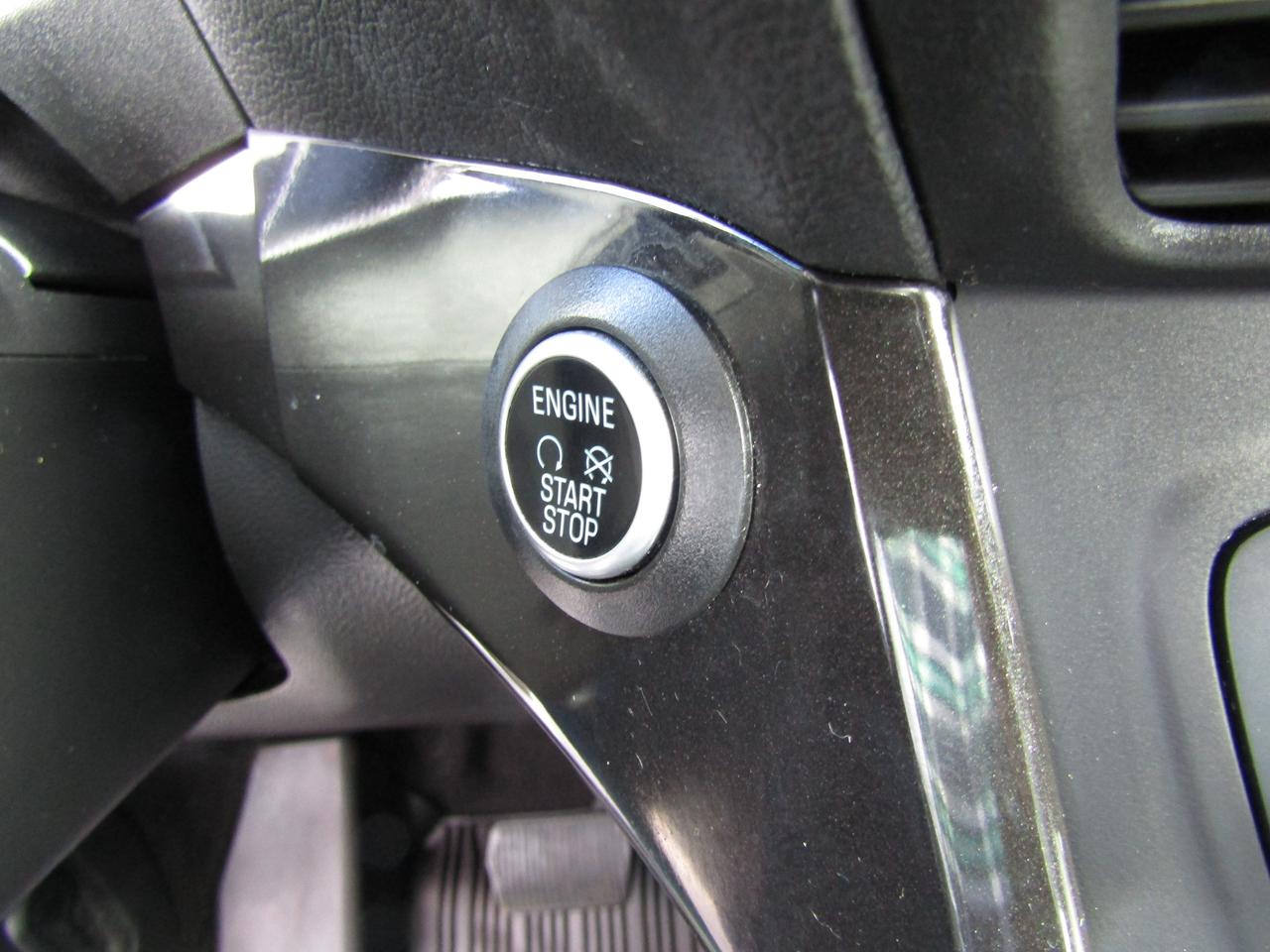 2018 Ford Escape Titanium, AWD, Navi, Pano, Blind Spot, Leather, Camera, *Certified* Photo