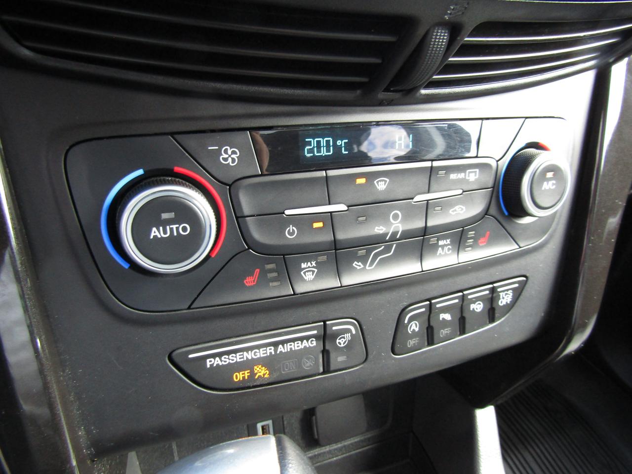 2018 Ford Escape Titanium, AWD, Navi, Pano, Blind Spot, Leather, Camera, *Certified* Photo