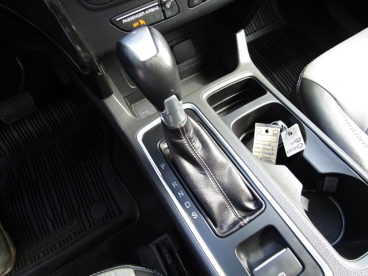 2018 Ford Escape Titanium, AWD, Navi, Pano, Blind Spot, Leather, Camera, *Certified* Photo