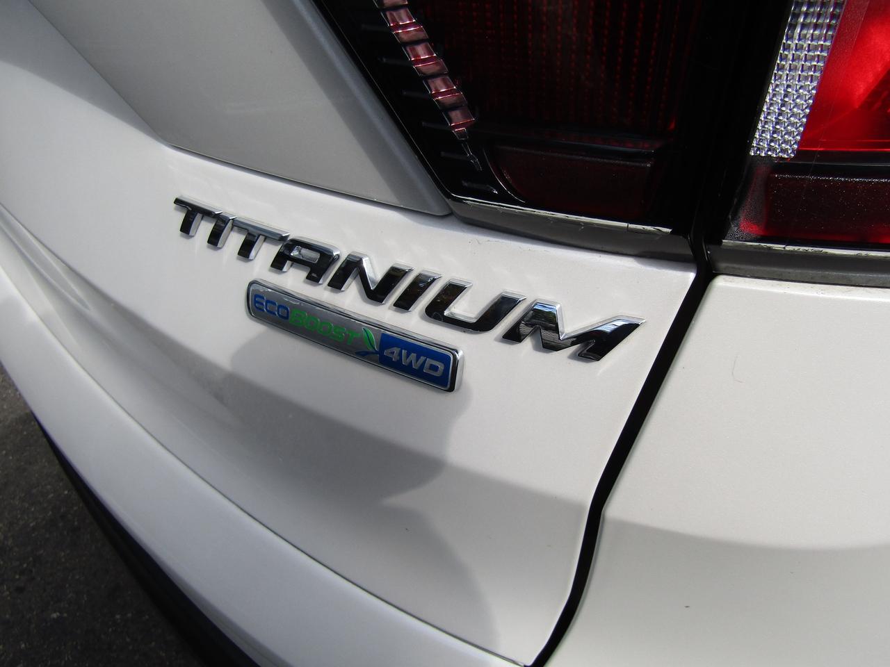2018 Ford Escape Titanium, AWD, Navi, Pano, Blind Spot, Leather, Camera, *Certified* Photo