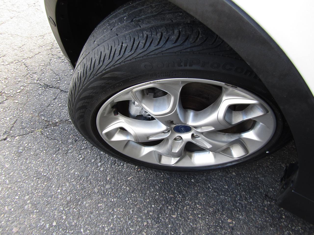 2018 Ford Escape Titanium, AWD, Navi, Pano, Blind Spot, Leather, Camera, *Certified* Photo