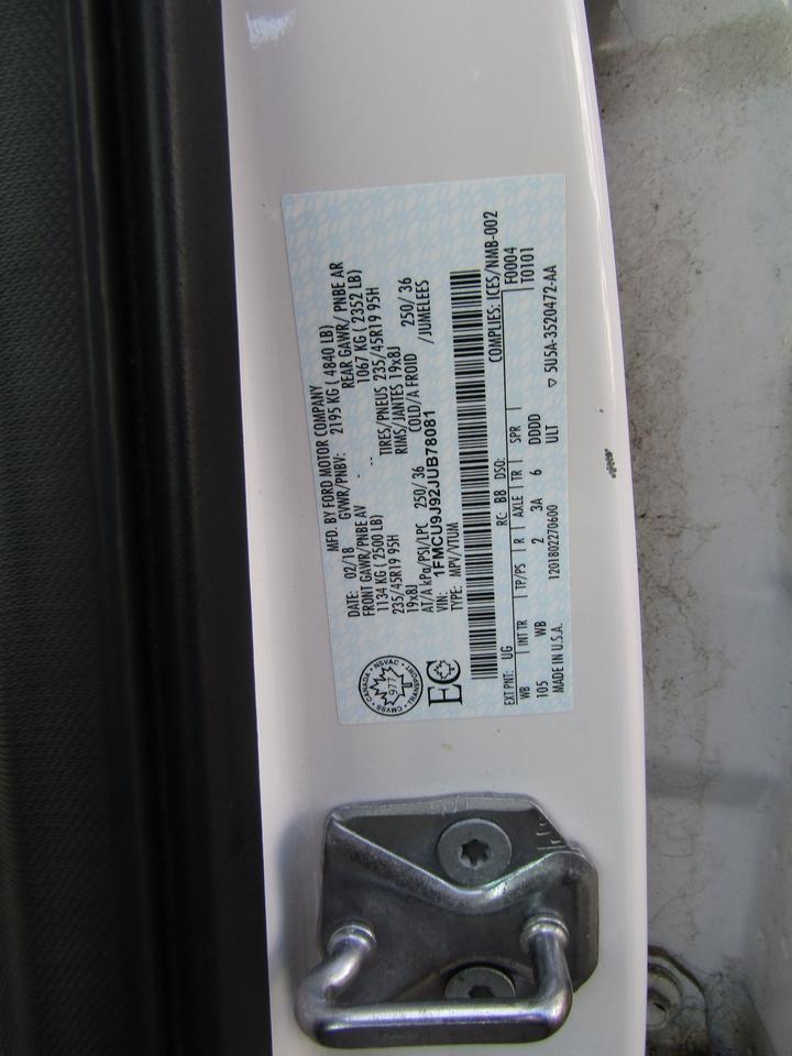 2018 Ford Escape Titanium, AWD, Navi, Pano, Blind Spot, Leather, Camera, *Certified* Photo