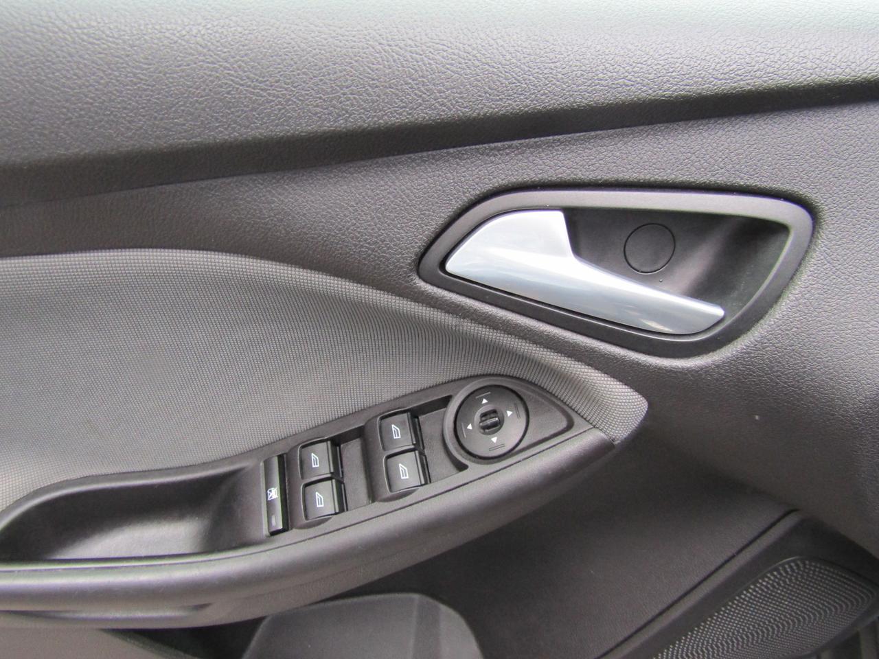 2014 Ford Focus SE, Heated Seats, Bluetooth, Alloys *Certified* Photo