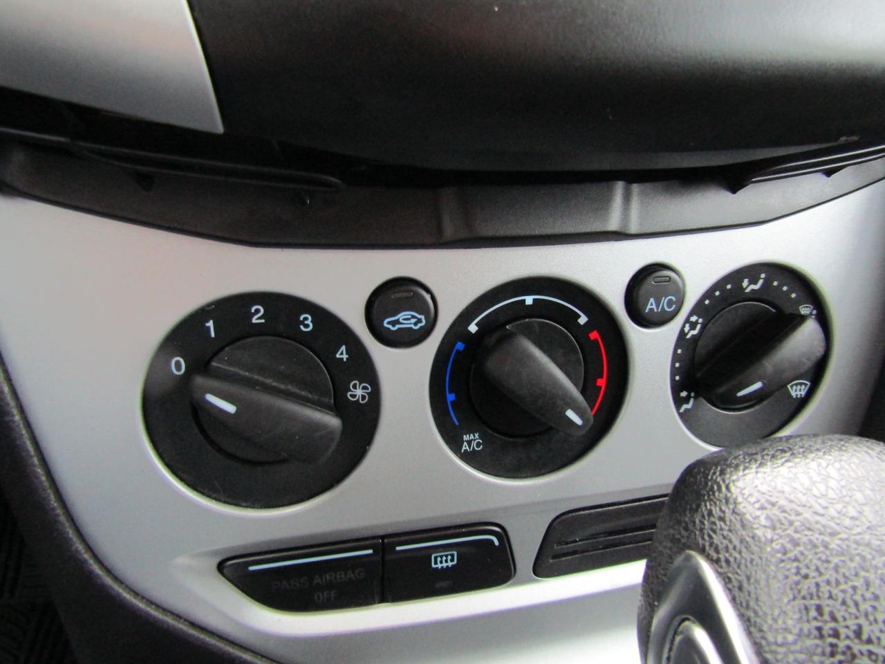 2014 Ford Focus SE, Heated Seats, Bluetooth, Alloys *Certified* Photo