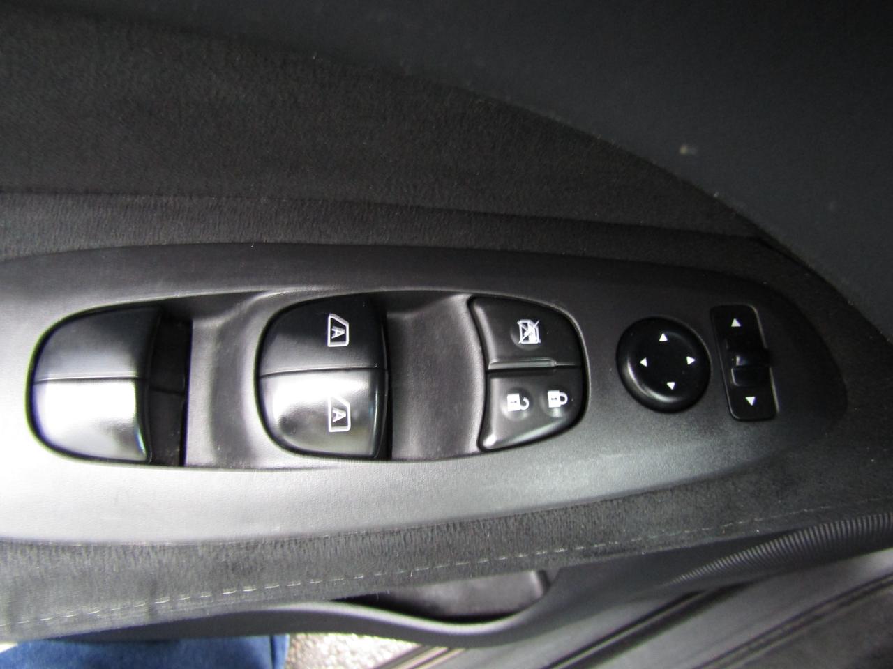 2015 Nissan Pathfinder SV, 7Pass, 4WD, Camera, Power Seats, Bluetooth, *Certified* Photo