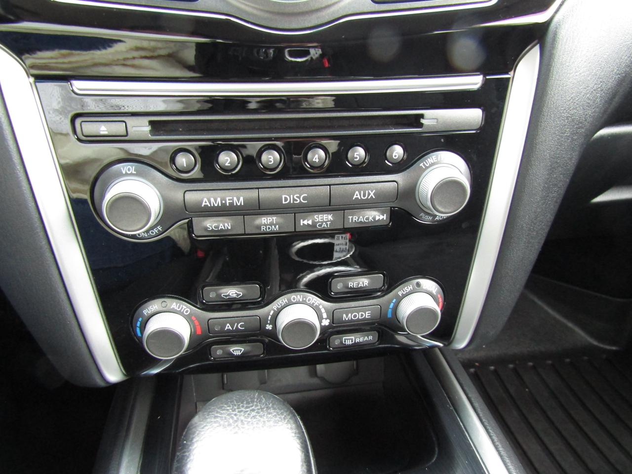 2015 Nissan Pathfinder SV, 7Pass, 4WD, Camera, Power Seats, Bluetooth, *Certified* Photo