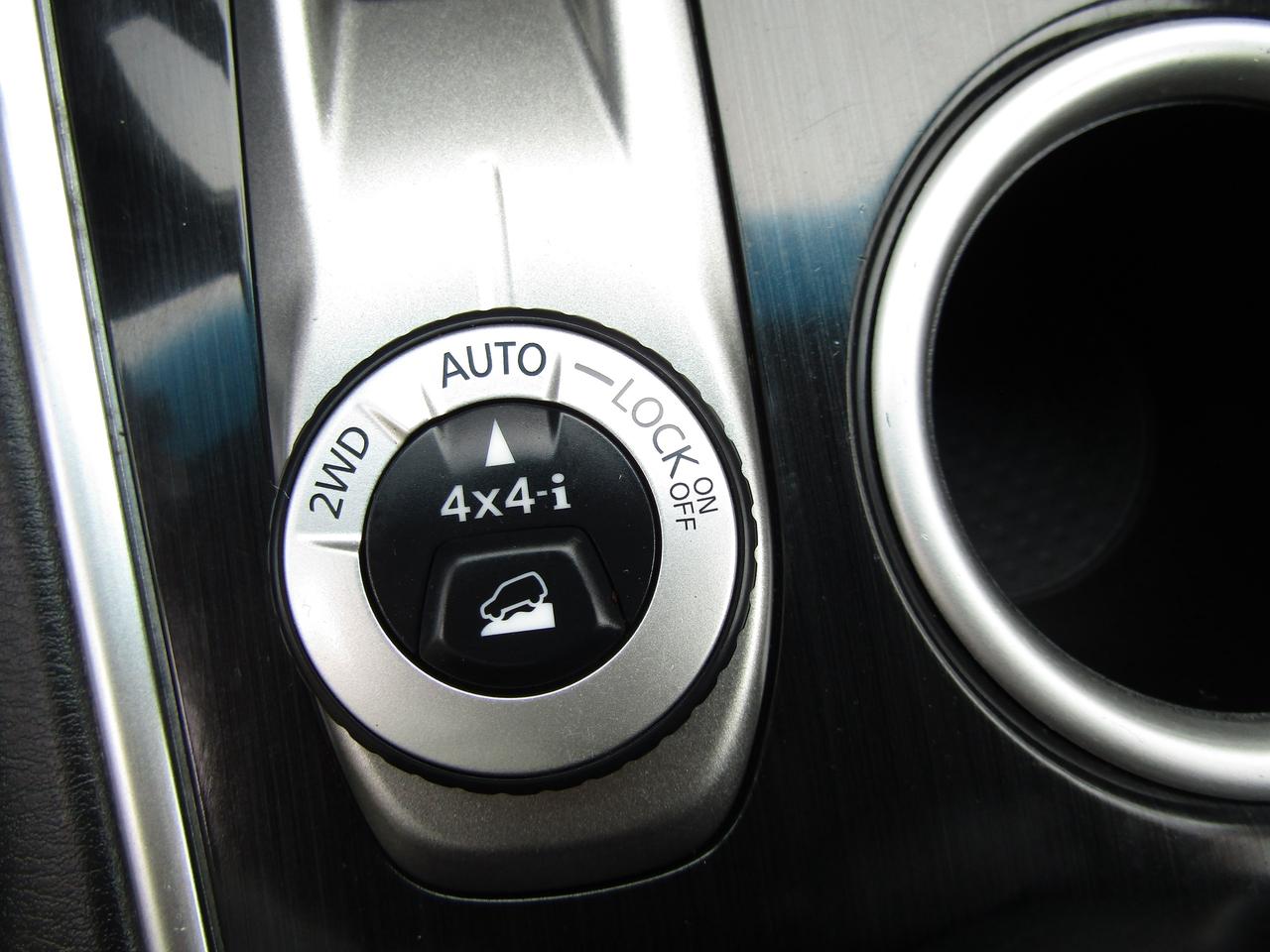 2015 Nissan Pathfinder SV, 7Pass, 4WD, Camera, Power Seats, Bluetooth, *Certified* Photo