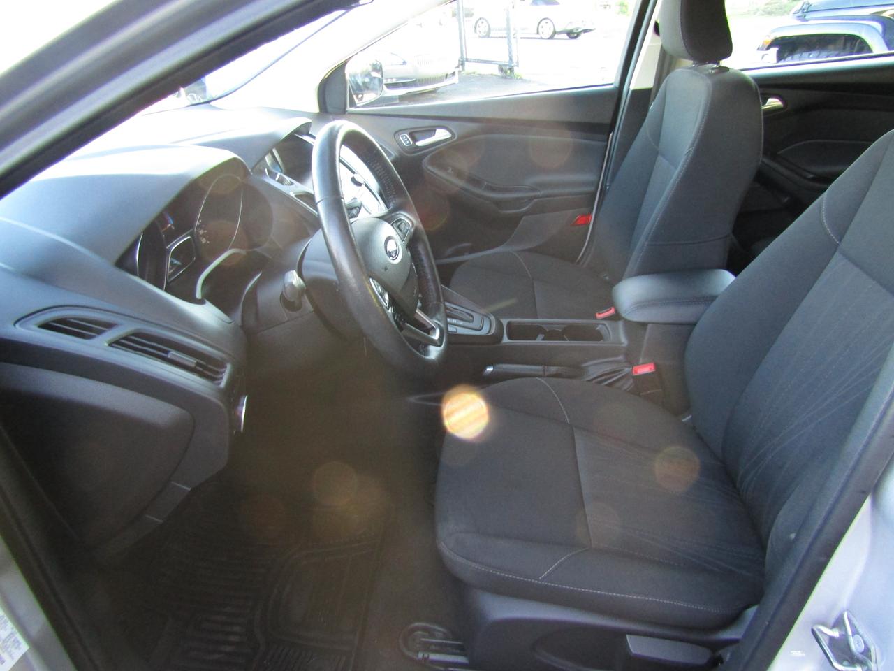 2018 Ford Focus SE, Camera, Heated Seats, Bluetooth, Alloy, *Certified* Photo