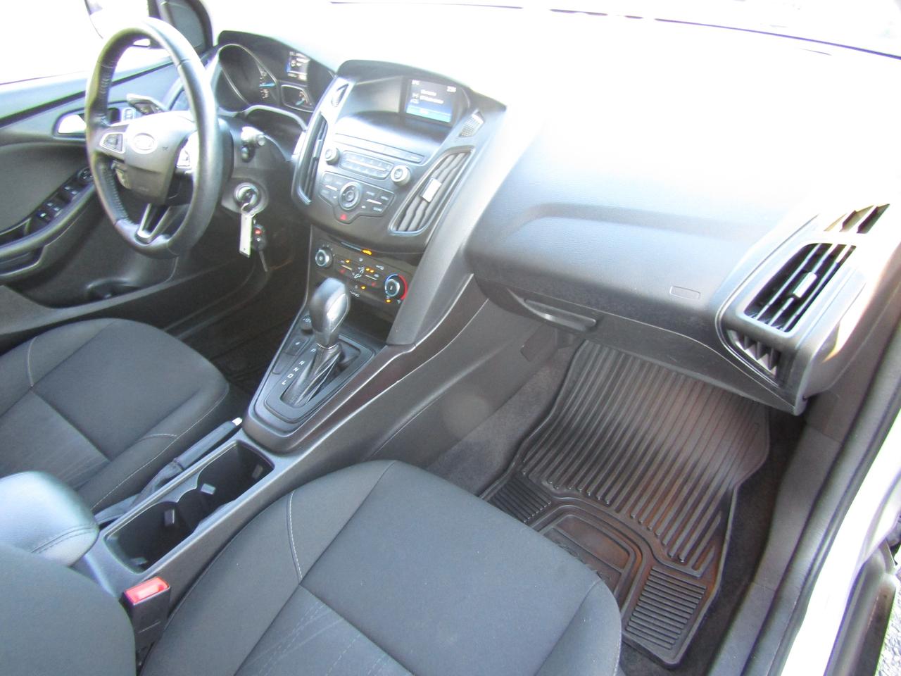 2018 Ford Focus SE, Camera, Heated Seats, Bluetooth, Alloy, *Certified* Photo