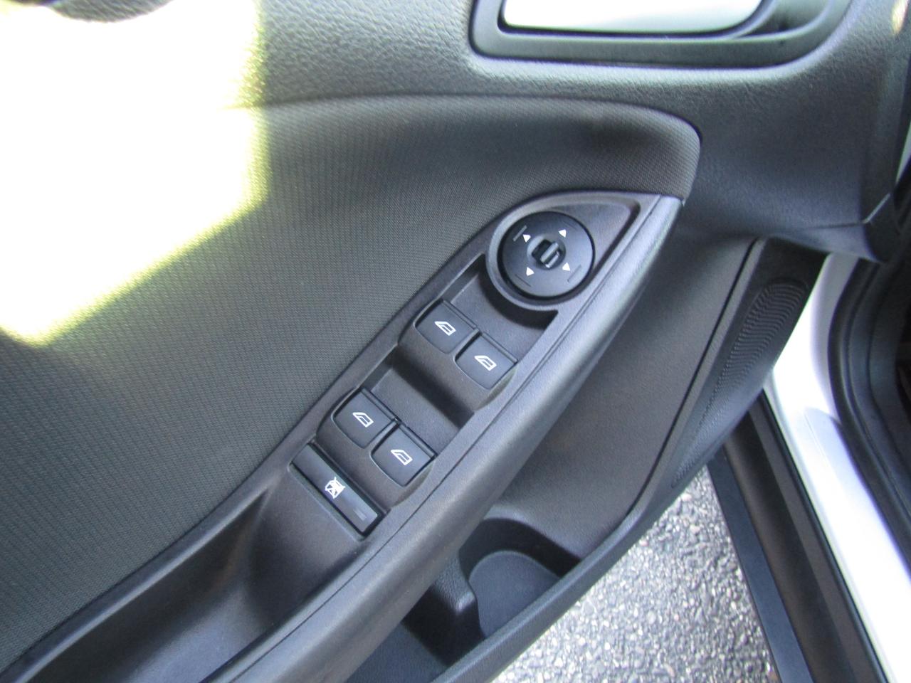 2018 Ford Focus SE, Camera, Heated Seats, Bluetooth, Alloy, *Certified* Photo