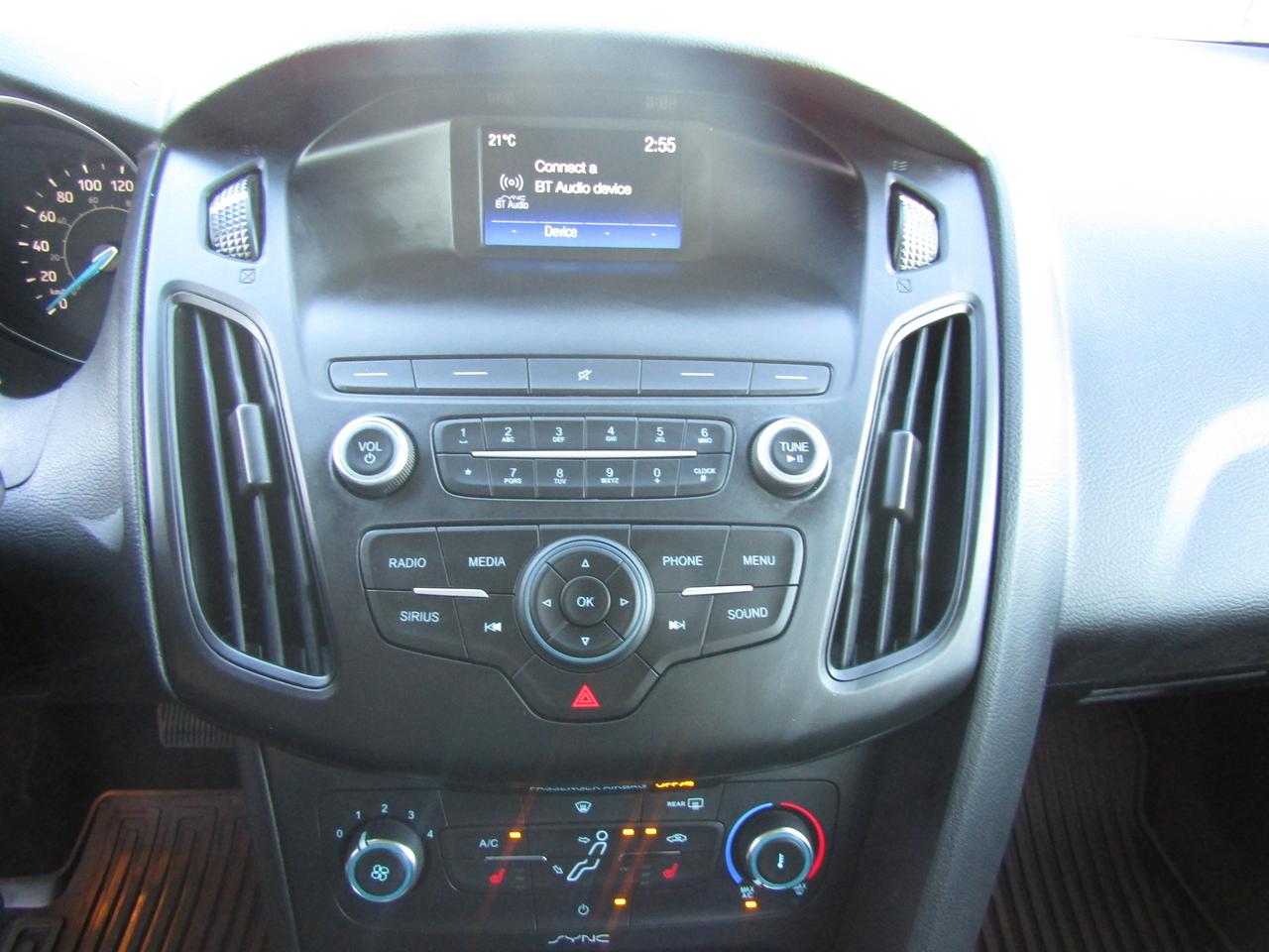 2018 Ford Focus SE, Camera, Heated Seats, Bluetooth, Alloy, *Certified* Photo
