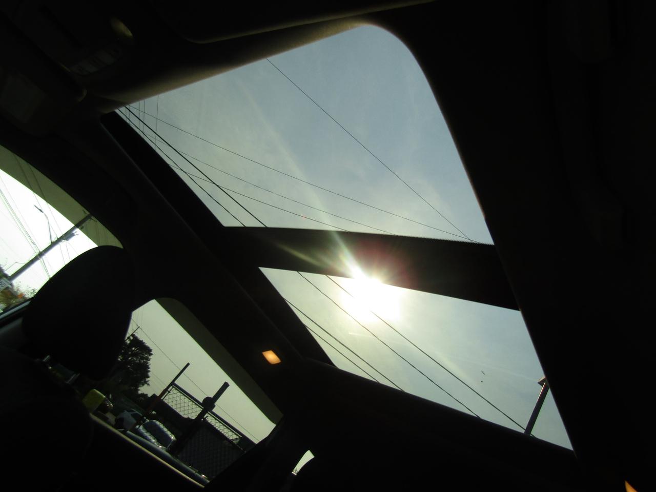 2017 Nissan Rogue SV, 7Pass, AWD, Pano, 360 Camera, Navi, Blind Spots, *Certified* Photo