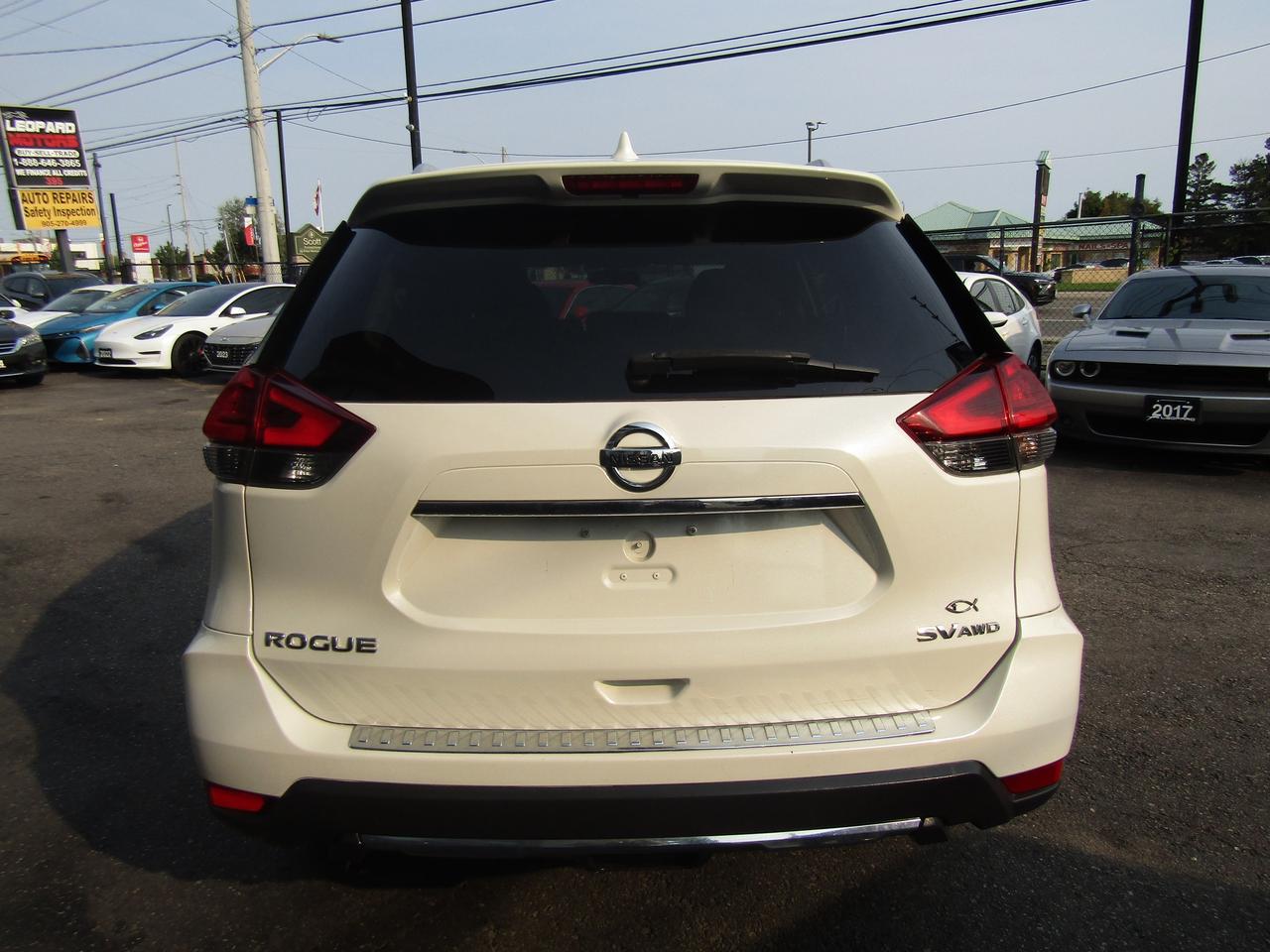 2017 Nissan Rogue SV, 7Pass, AWD, Pano, 360 Camera, Navi, Blind Spots, *Certified* Photo