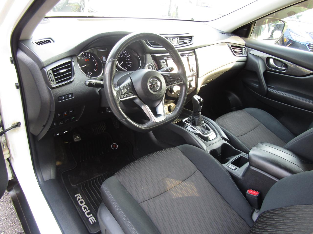 2017 Nissan Rogue SV, 7Pass, AWD, Pano, 360 Camera, Navi, Blind Spots, *Certified* Photo