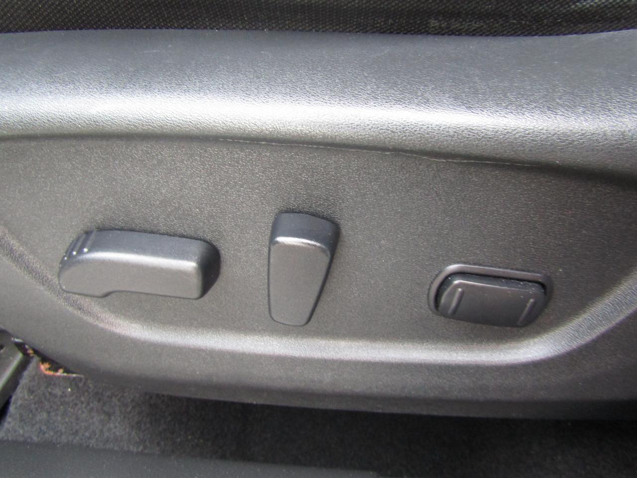 2017 Nissan Rogue SV, 7Pass, AWD, Pano, 360 Camera, Navi, Blind Spots, *Certified* Photo