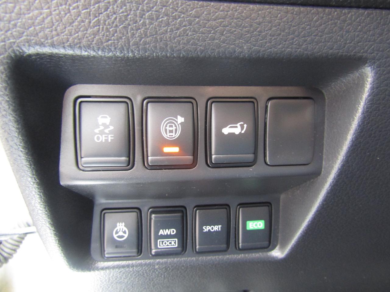 2017 Nissan Rogue SV, 7Pass, AWD, Pano, 360 Camera, Navi, Blind Spots, *Certified* Photo