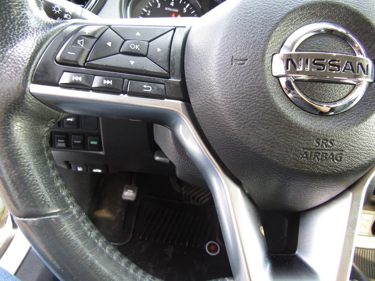 2017 Nissan Rogue SV, 7Pass, AWD, Pano, 360 Camera, Navi, Blind Spots, *Certified* Photo