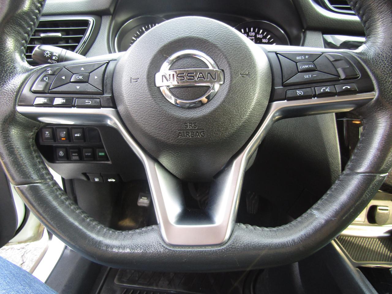 2017 Nissan Rogue SV, 7Pass, AWD, Pano, 360 Camera, Navi, Blind Spots, *Certified* Photo